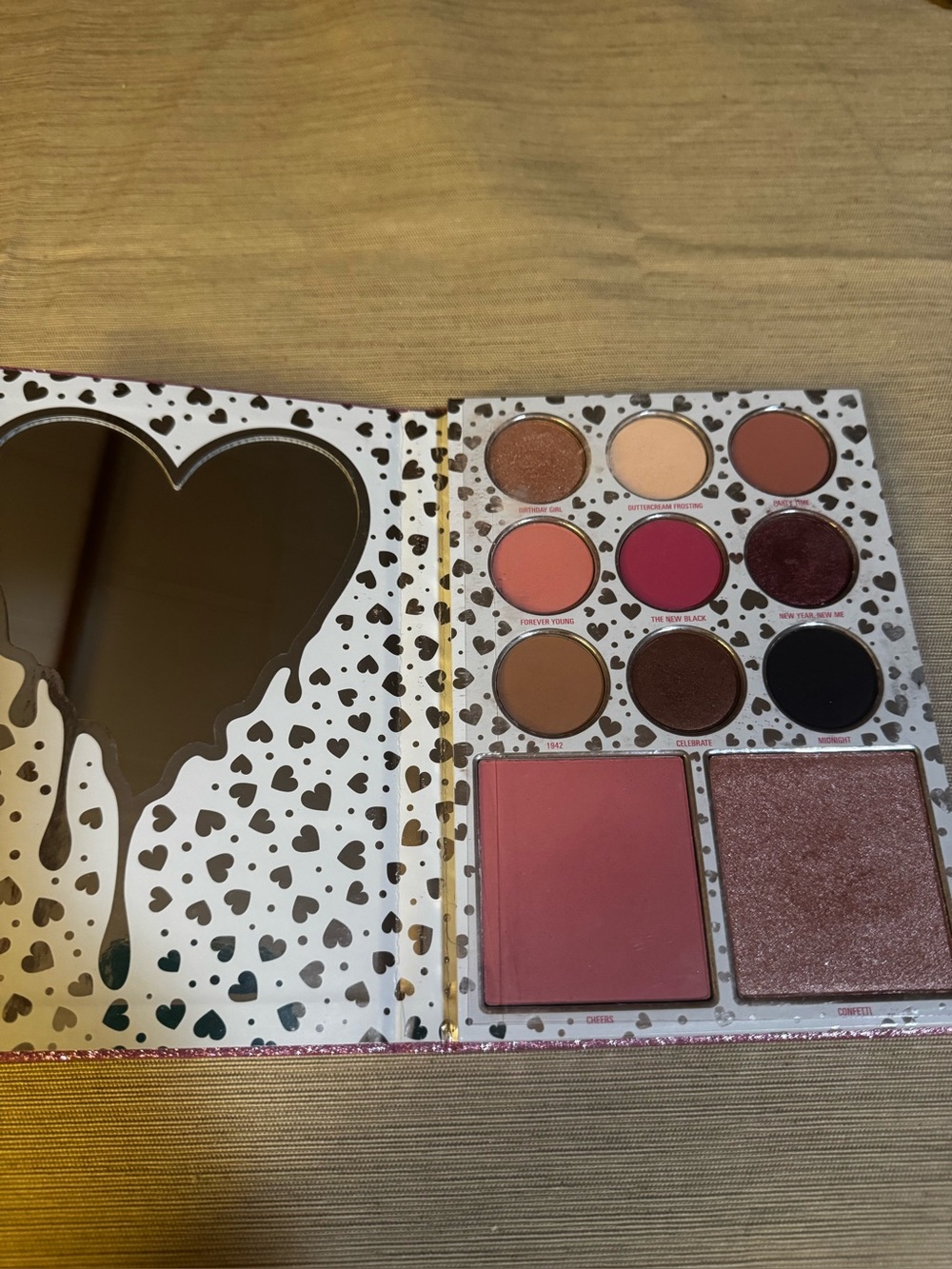 🆕👀KYLIE COSMETICS Limited Edition
 "I Want It All" Powder Palette NWOB👀
